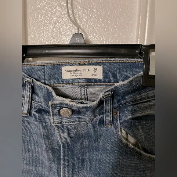Abercrombie & Fitch The 90’s Straight Ultra High Rise jean - Picture 4 of 4